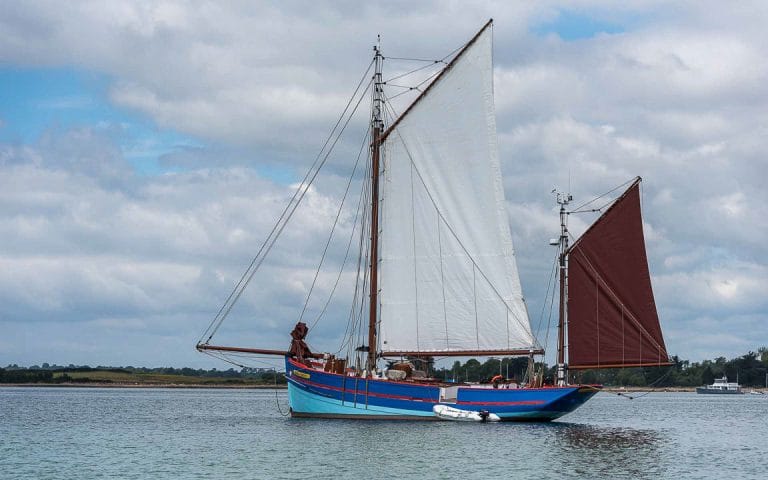 Vieux gréement au mouillage sur le Golfe du Morbihan