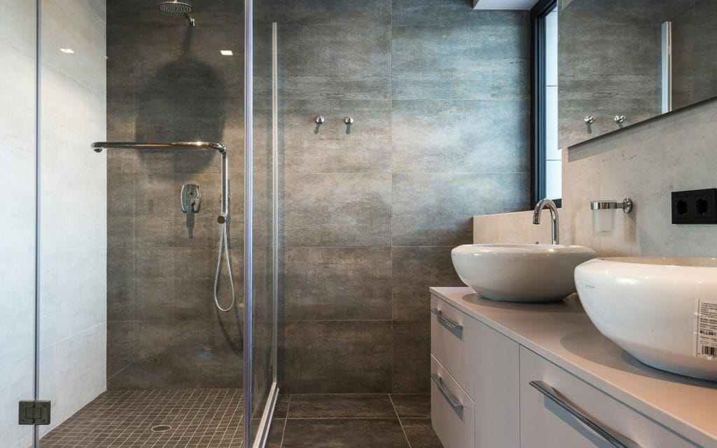 Salle d'eau avec douche italienne du gite dans le Golfe du Morbihan